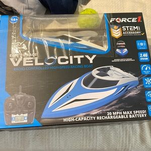 Remote control racing boat